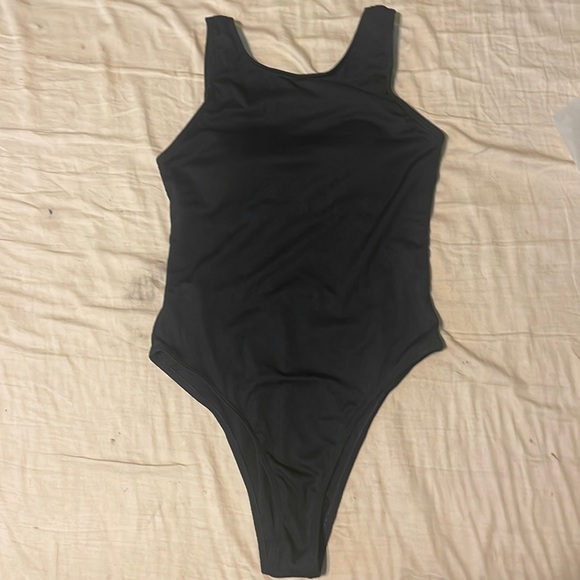 SHEIN ribbed black one piece swimsuit - Picture 4 of 8